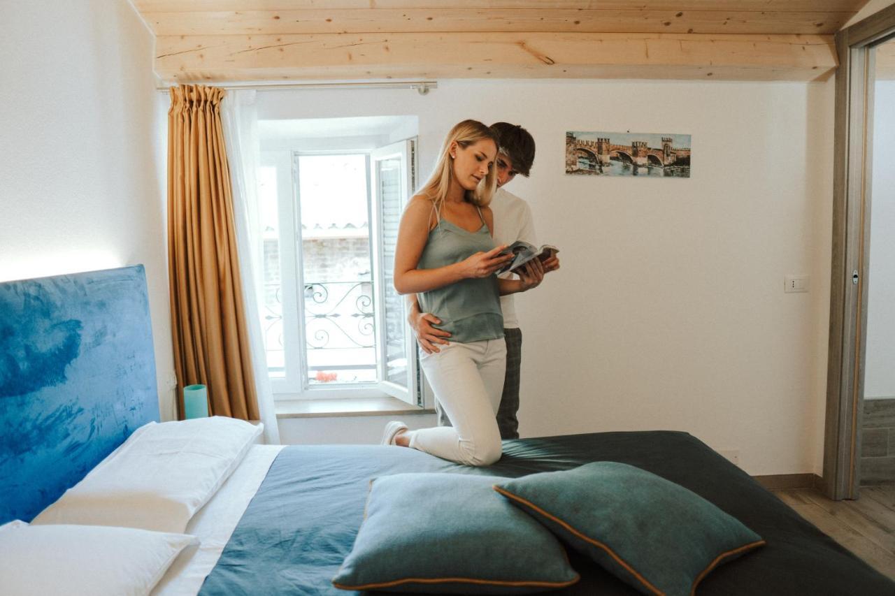โรเมโอ จูเลียตตา รูม อพาร์ตเมนต์ เตอร์กิชบาธ เวโรนา Bed & Breakfast ภายนอก รูปภาพ