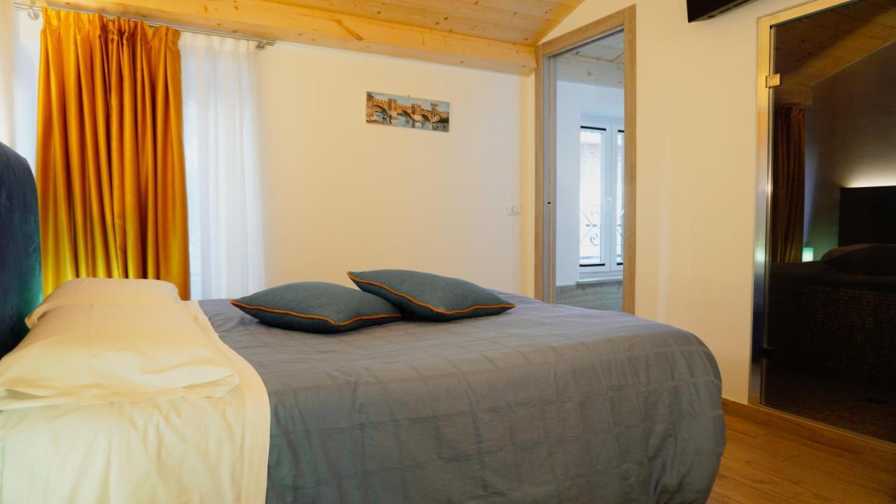 โรเมโอ จูเลียตตา รูม อพาร์ตเมนต์ เตอร์กิชบาธ เวโรนา Bed & Breakfast ภายนอก รูปภาพ