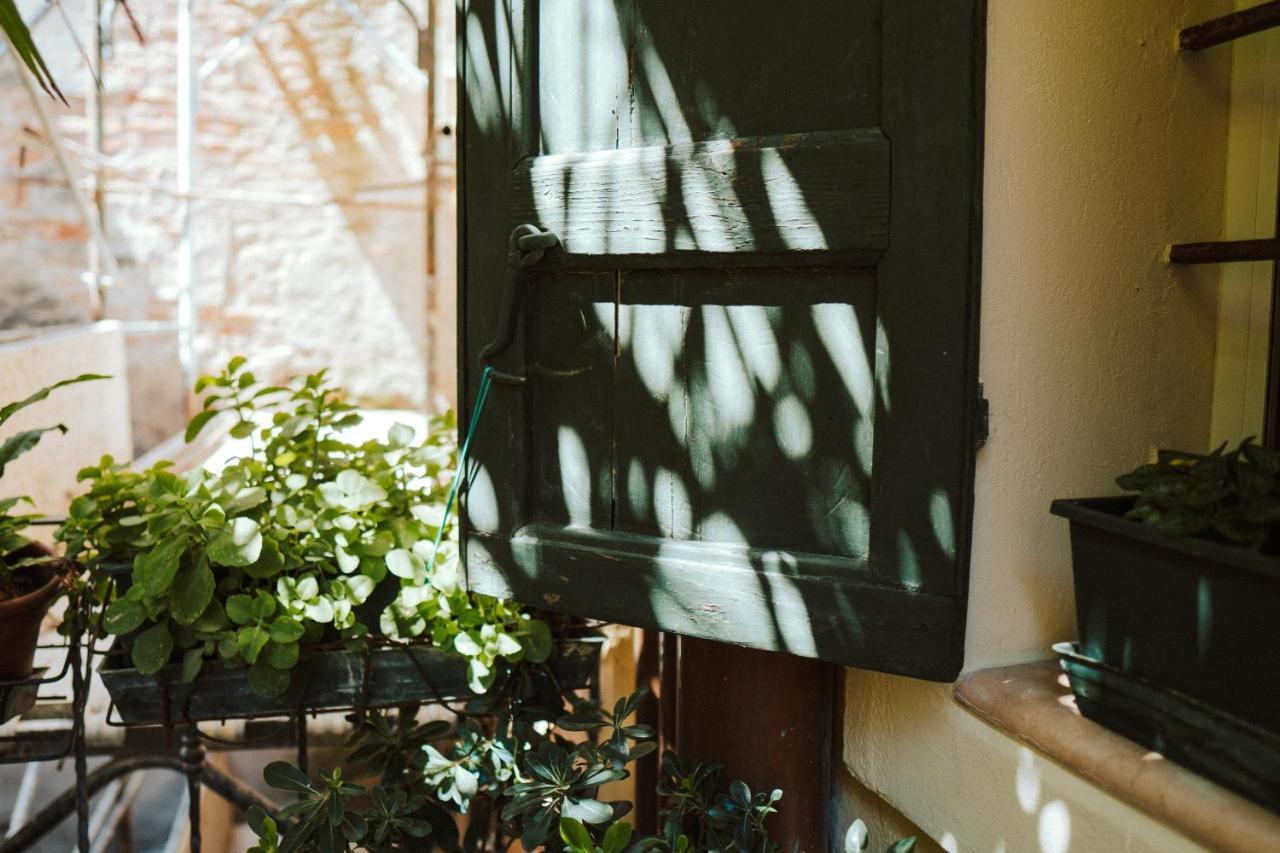 โรเมโอ จูเลียตตา รูม อพาร์ตเมนต์ เตอร์กิชบาธ เวโรนา Bed & Breakfast ภายนอก รูปภาพ