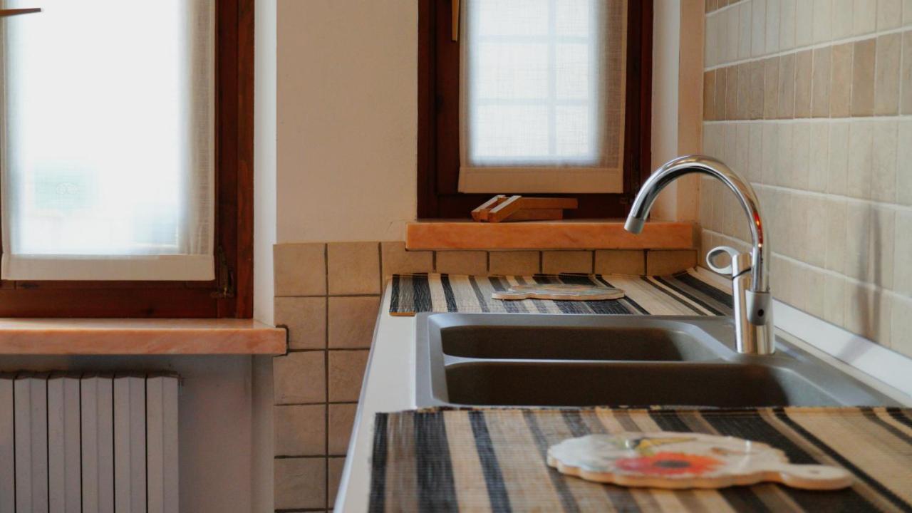 โรเมโอ จูเลียตตา รูม อพาร์ตเมนต์ เตอร์กิชบาธ เวโรนา Bed & Breakfast ภายนอก รูปภาพ