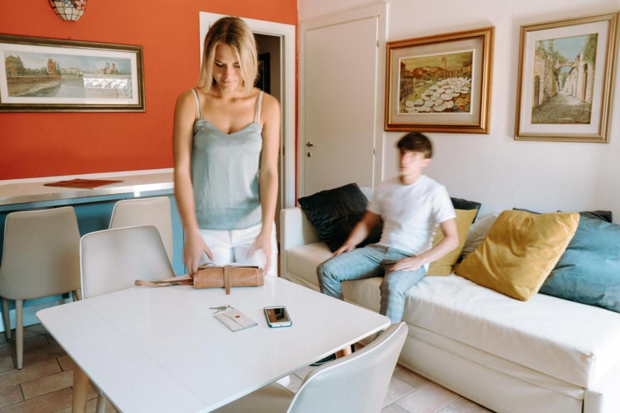 โรเมโอ จูเลียตตา รูม อพาร์ตเมนต์ เตอร์กิชบาธ เวโรนา Bed & Breakfast ภายนอก รูปภาพ