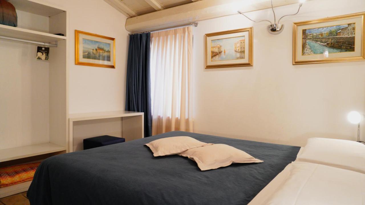 โรเมโอ จูเลียตตา รูม อพาร์ตเมนต์ เตอร์กิชบาธ เวโรนา Bed & Breakfast ภายนอก รูปภาพ