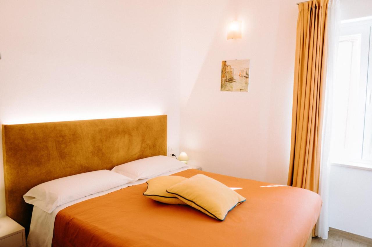 โรเมโอ จูเลียตตา รูม อพาร์ตเมนต์ เตอร์กิชบาธ เวโรนา Bed & Breakfast ภายนอก รูปภาพ